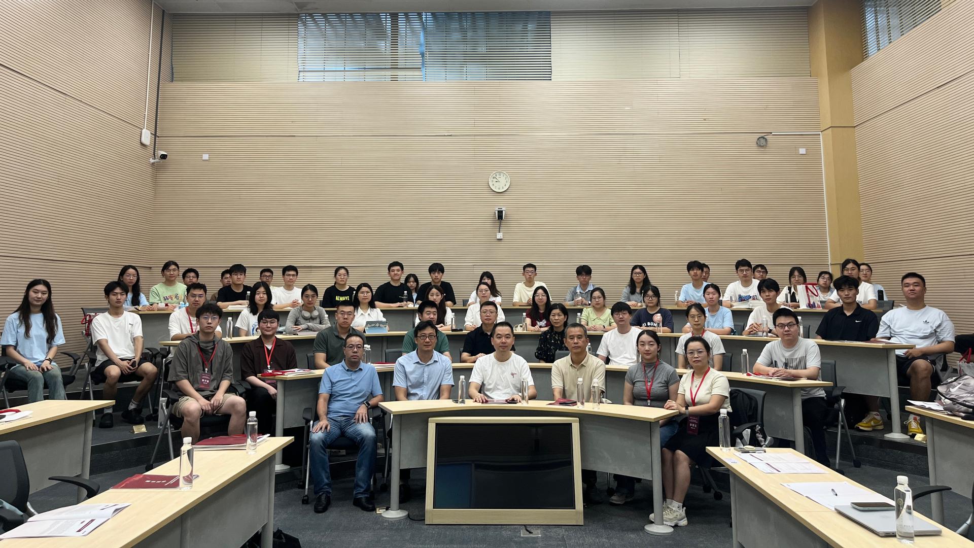 91自拍
成功举办数学学科优秀博士博士后学术交流会